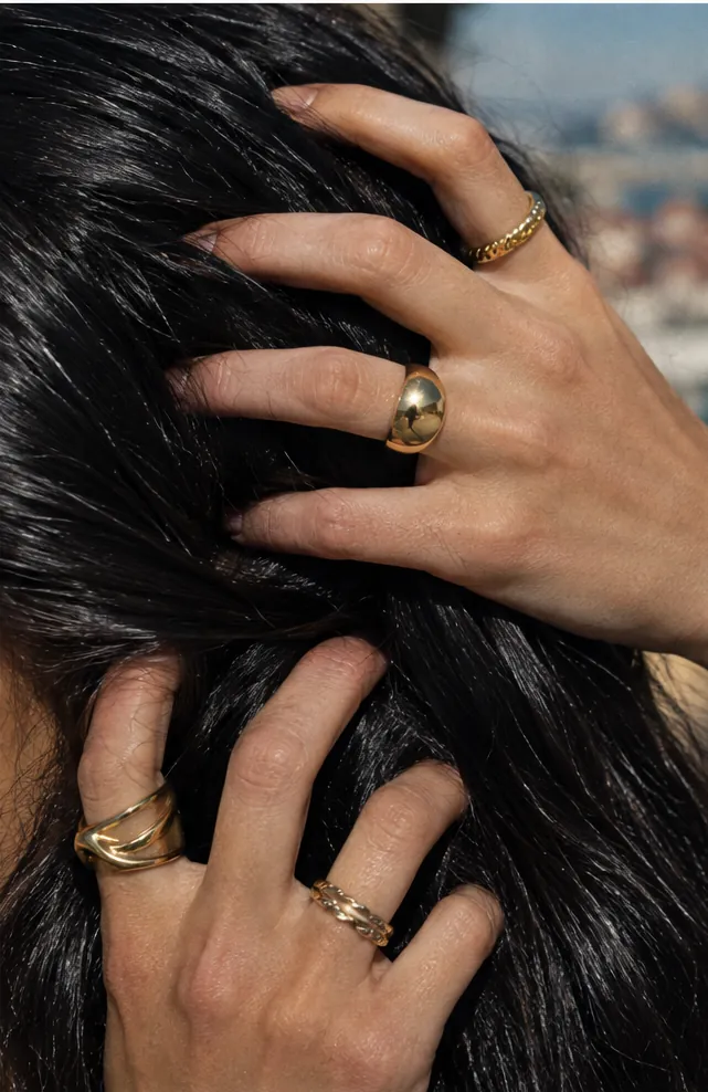 Gold and gloss · Maré